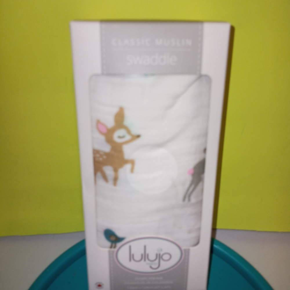 Baby shower bundle lulujo fawn blanket diaper mat - Picture 3 of 7
